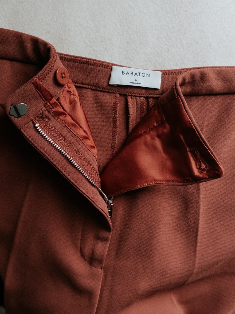 Aritzia Babaton Atelier Crop Pant Rust - Size 6 - Picture 6 of 8